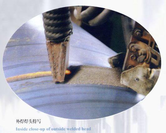 外焊焊頭特寫-螺旋鋼管制造主要工藝流程及特點 外焊焊頭特寫-螺旋鋼管制造主要工藝流程及特點