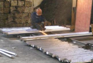 圓鋼修磨.jpg 圓鋼修磨.jpg