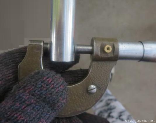 測量鋼管的外徑 測量鋼管的外徑